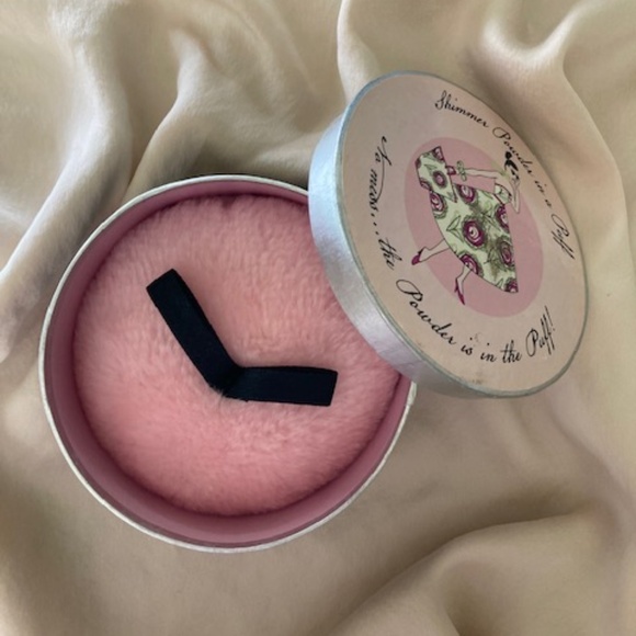 Shimmer Powder in a Puff - Picture 4 of 11